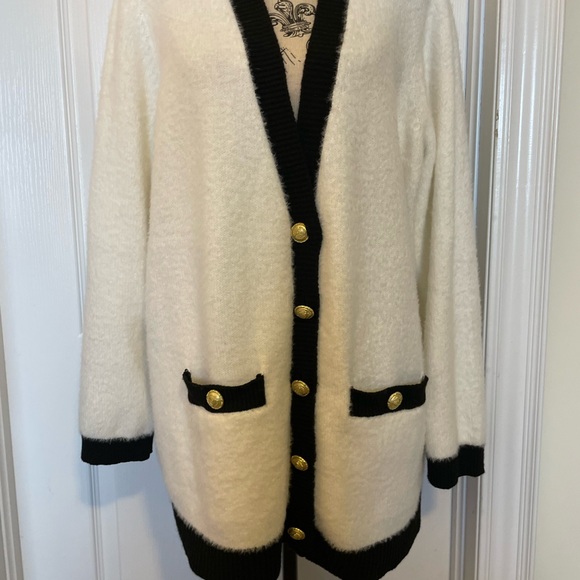 Tahari cardigan 1X in Chanel-style with gold toned buttons - Picture 3 of 13